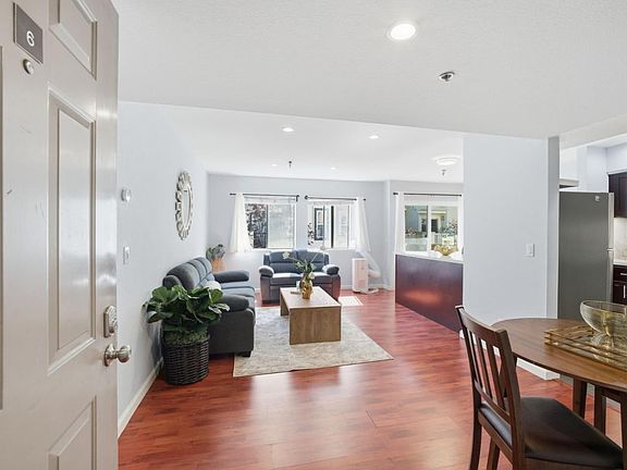 3rd image of 711 S Bayshore Blvd APT 6