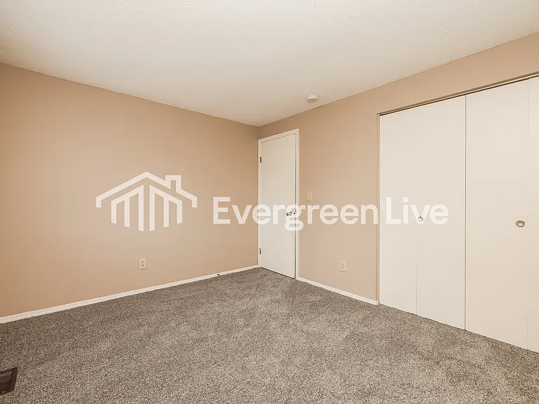 8119 Mount Hood — Photo 10