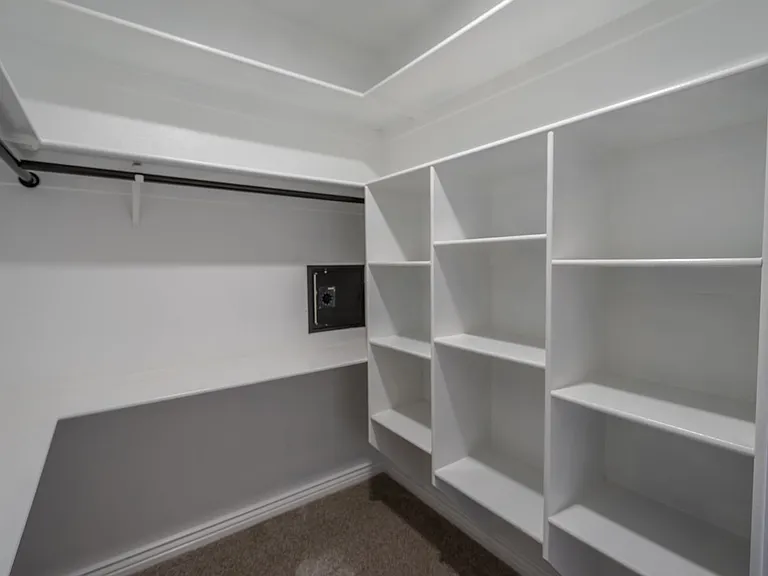 2541 W Spilsbury Ct — Photo 31