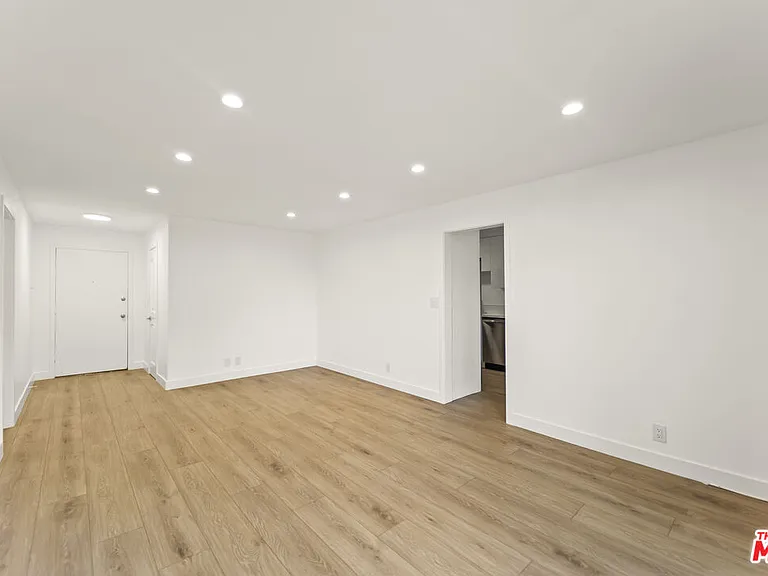 2901 4th St #212 — Photo 9