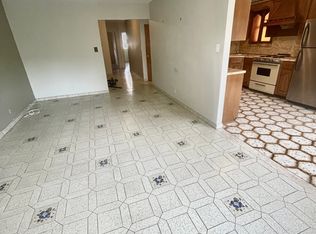 28-24 48th St #2, Astoria, NY 11103