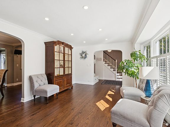 4th image of 866 S 2nd Ave