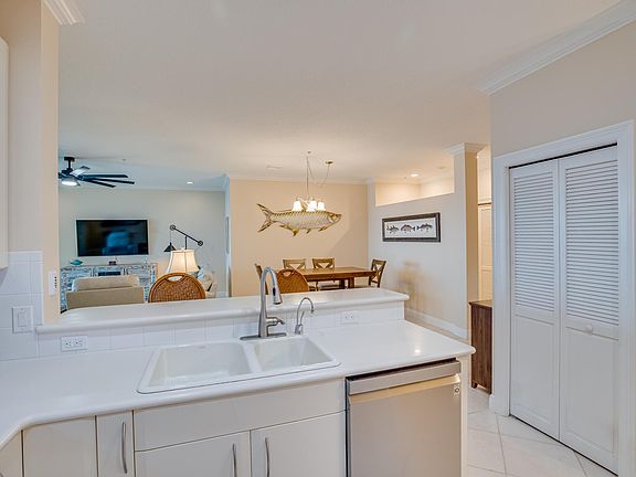 4th image of 1900 Tarpon Ln APT 203