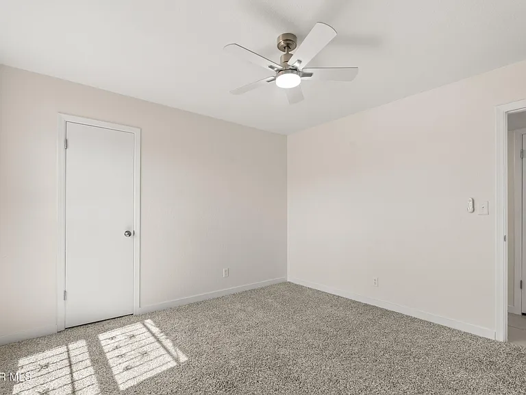 936 Oneida Dr — Photo 11