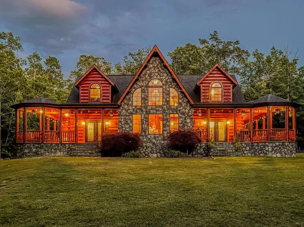 4851 Arrowpoint Dr, Elkton, VA 22827