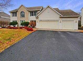 3587 Commonwealth Cir, Woodbury, MN 55125