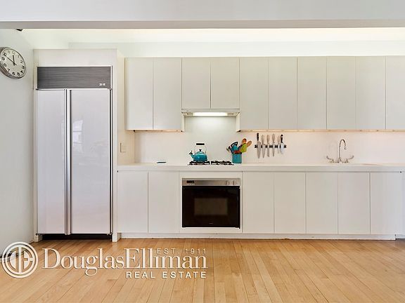 5th image of 448 W 37th St APT 11B