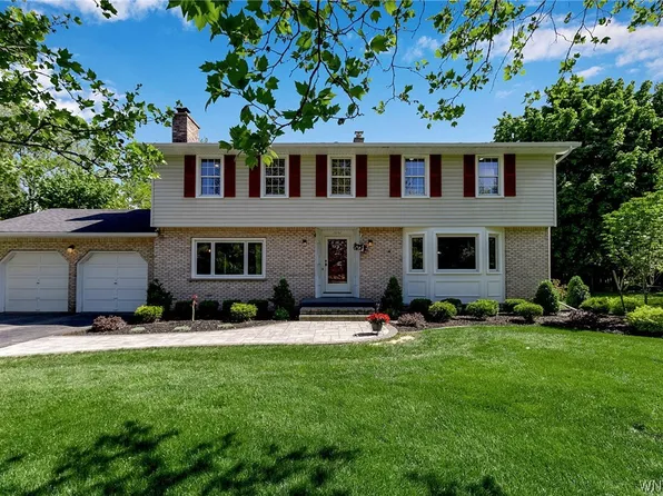 10161 Pineledge Dr S, Clarence, NY 14031