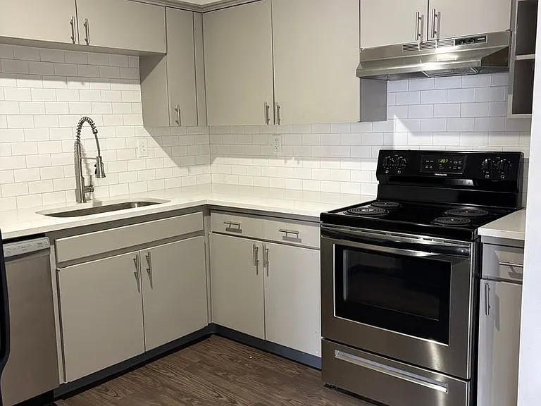 The Regency Apartments — Photo 105