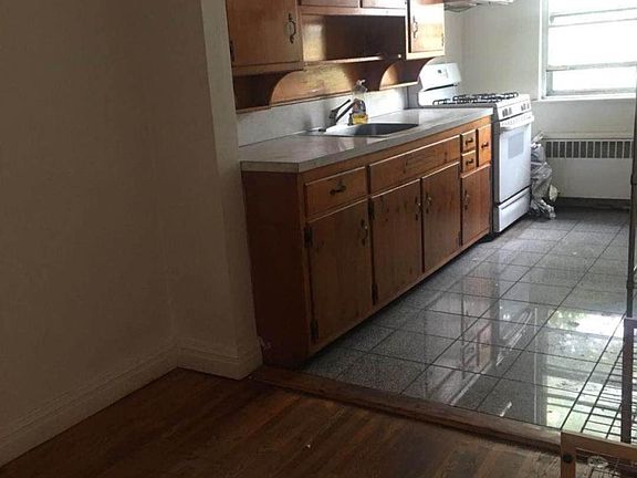 3rd image of 17506 67th Ave Fl 2NF