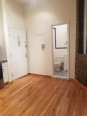 Rented by Chartwell Manhattan Realty | media 19