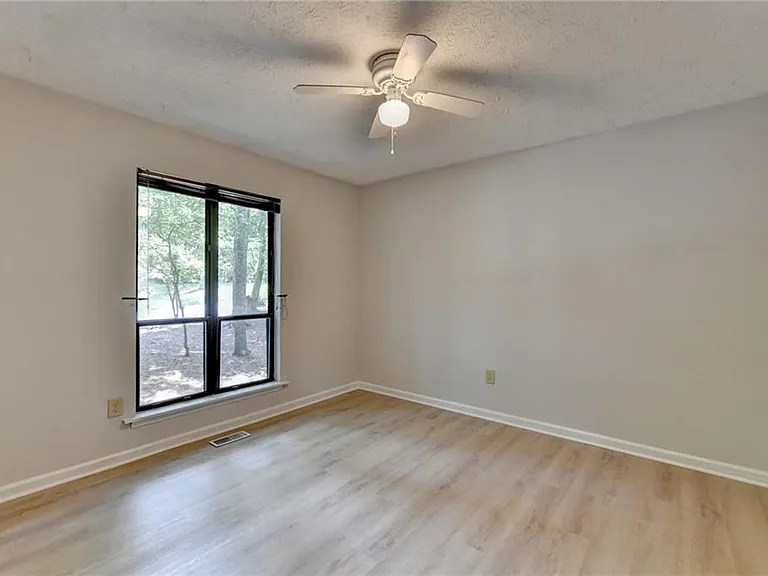 5100 Forest Mist Dr SE — Photo 28