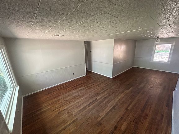 4th image of 861 E Rose Dr