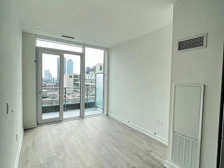 60 Princess St #1015 — Photo 8