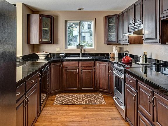 4th image of 1028 Lakeview Blvd E APT 5