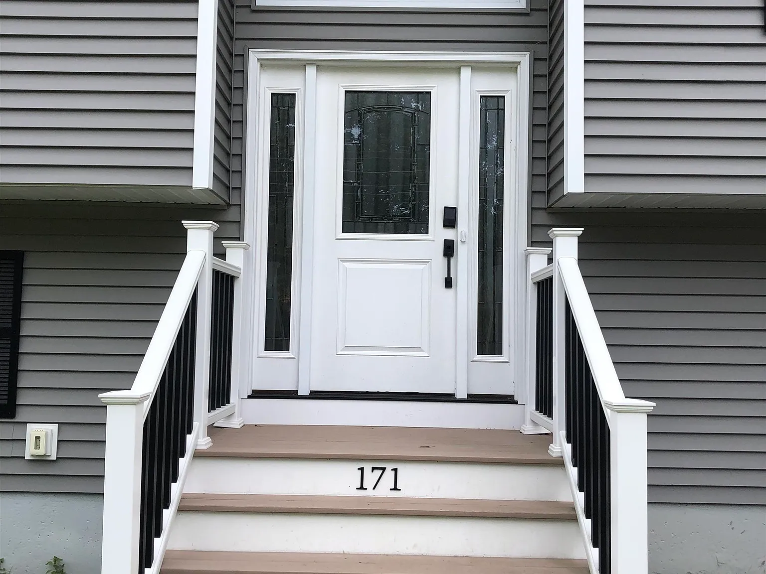 3 bed, 2.0 bath, 2200 sqft, $3,500 — Photo 3
