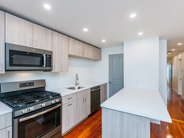 35 Woodman St #2 — Photo 3