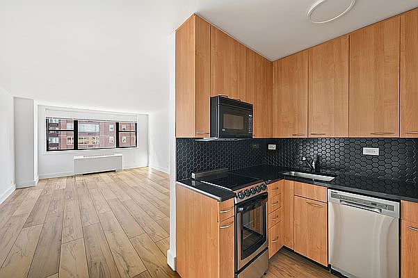 1st image of 315 W 57th St #15G