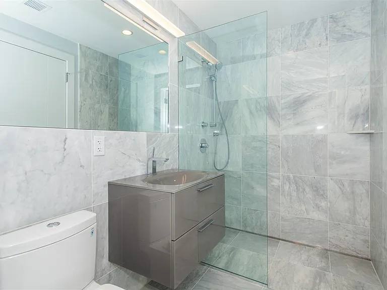 906 E 2nd St #105 — Photo 7