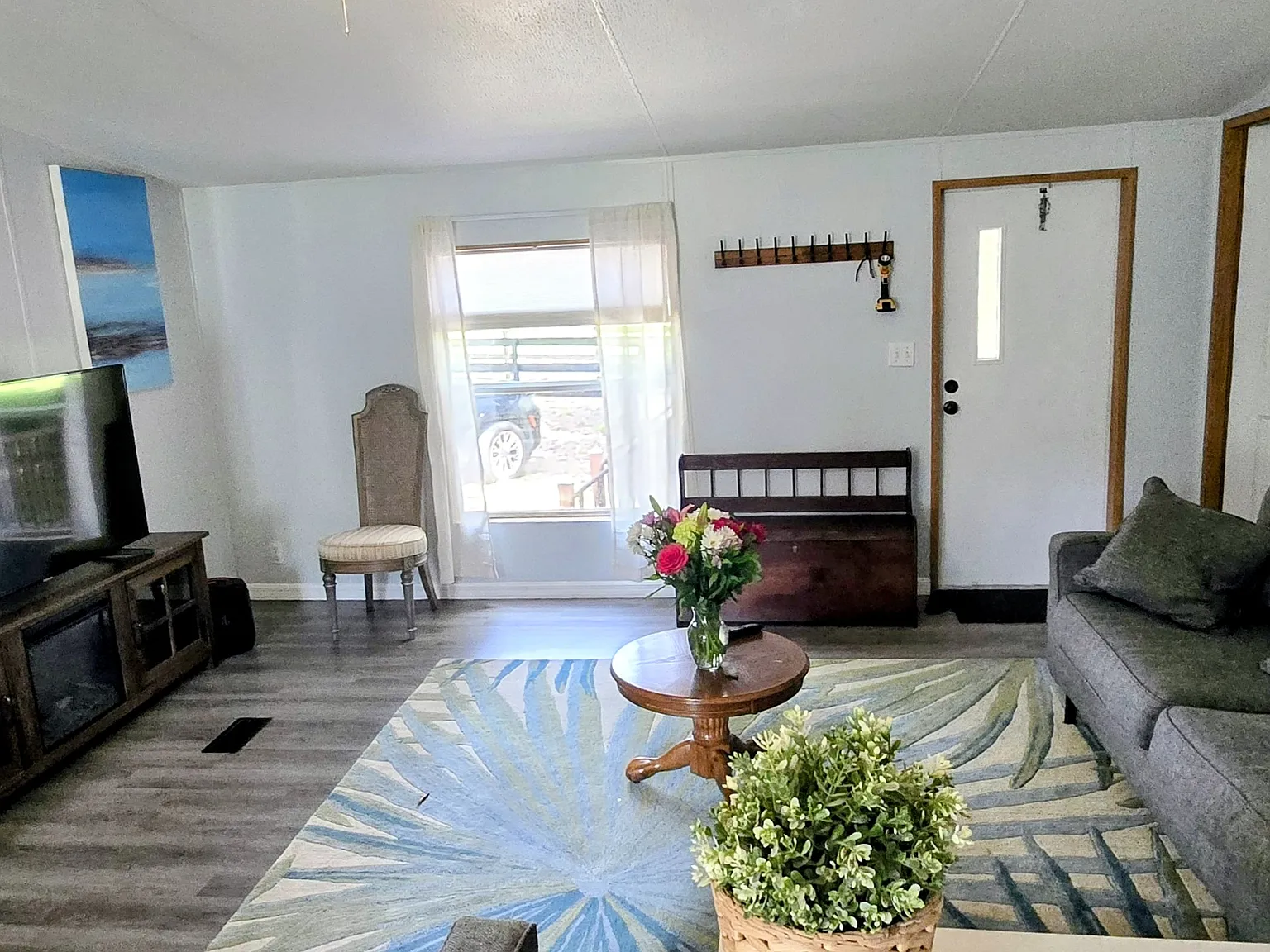 3 bed, 1000 sqft, $2,500 — Photo 1