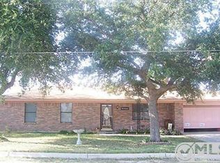406 Sullivan St, Bangs, TX 76823