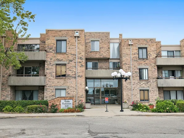 1926 Prairie Sq APT 202, Schaumburg, IL 60173
