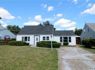 72 Meadow Ln, Levittown, NY 11756