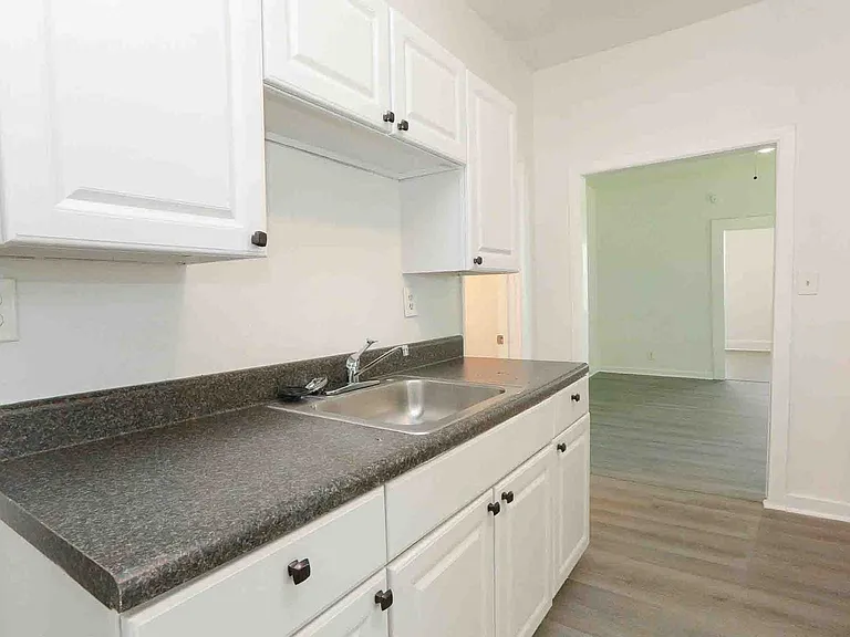1260 W 37th St — Photo 13