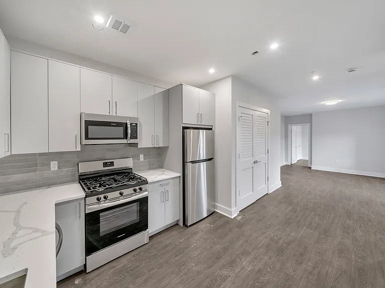 491 Walker St #3C — Photo 10