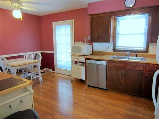 3rd image of 9907 Oakdell Dr