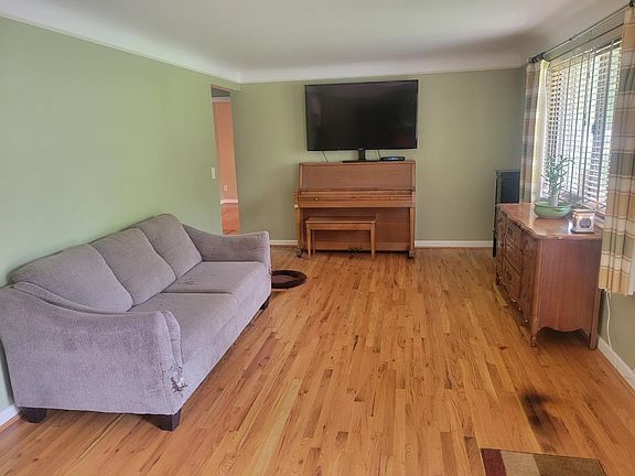 5th image of 1295 Michael Ln