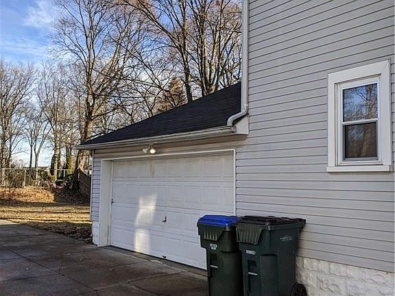 3rd image of 455 Thomas Ct