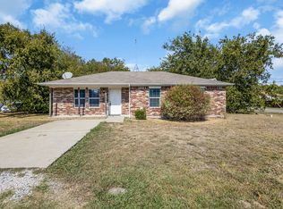 211 Caddo St, Nevada, TX 75173