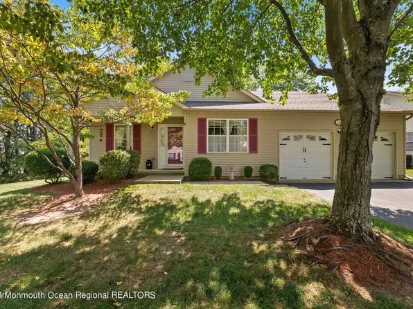 415 Lily Court, Whiting, NJ 08759