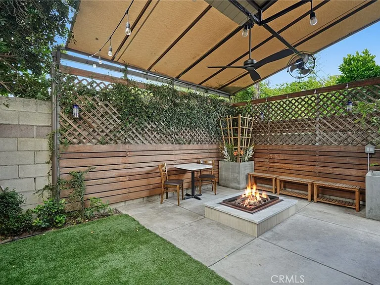 18748 Collins St #1/2 — Photo 16