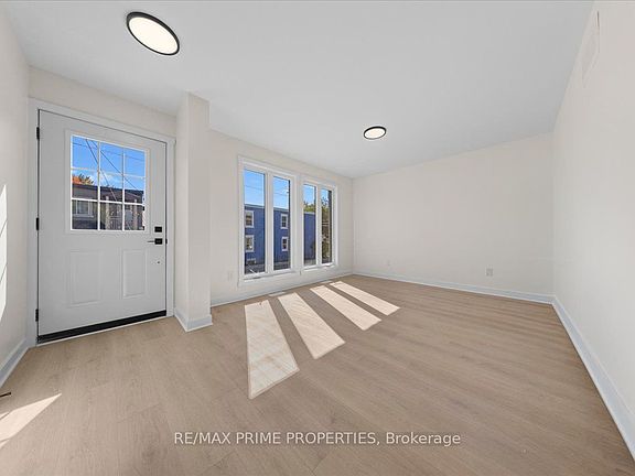 2nd image of 207 Carillon St
