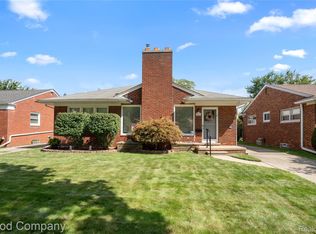 21811 Edmunton St, Saint Clair Shores, MI 48080