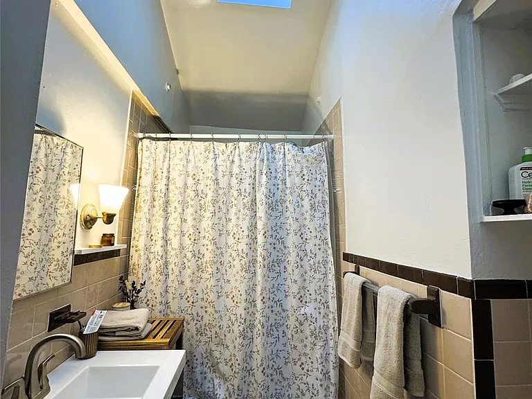 42 Hamilton Rd #LEFT — Photo 22