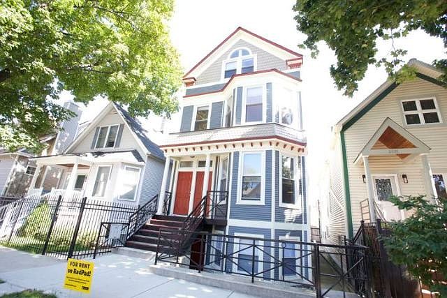1st image of 3023 N Oakley Ave APT 02