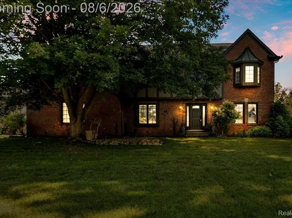 2765 Hunter Heights Dr, West Bloomfield, MI 48324