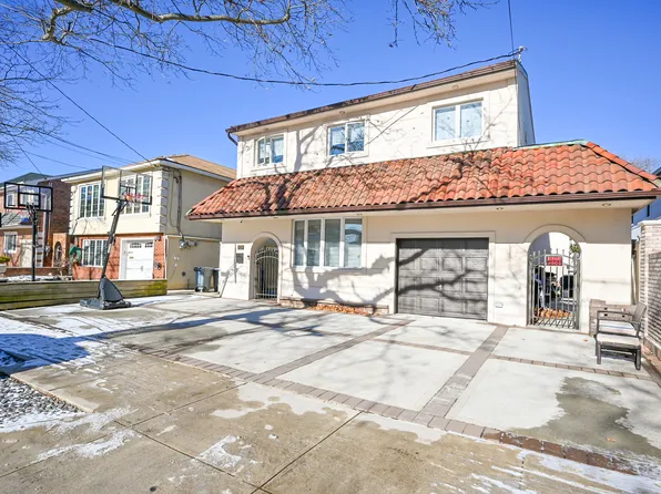 320 Whitman Drive image 3 of 27