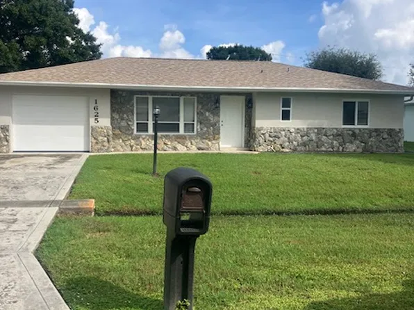 1625 SE Grapeland Ave, Port Saint Lucie, FL 34952