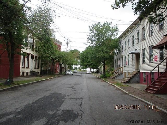 2nd image of 139 4th Ave