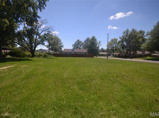 22 Elizabeth Dr, Belleville, IL