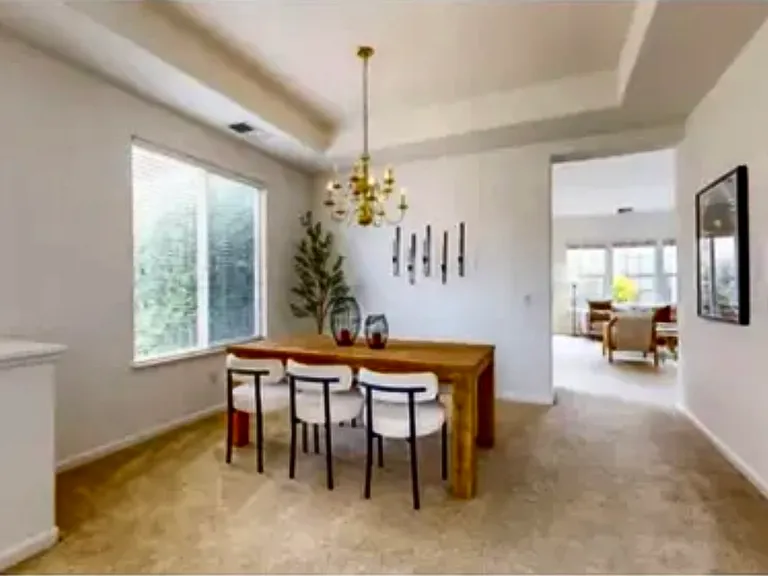 402 Dove Ln — Photo 6