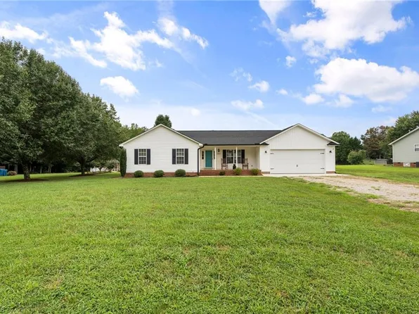 5587 Dwight Dr, Mc Leansville, NC 27301