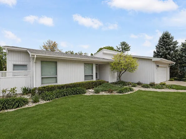 4 Greenfield Ct, Savoy, IL 61874