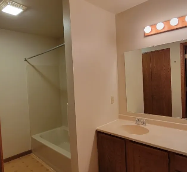 710 Monroe St — Photo 8
