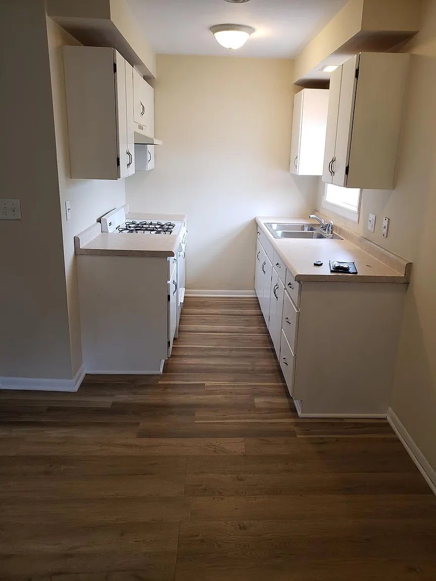 213 Pleasant St photo 1
