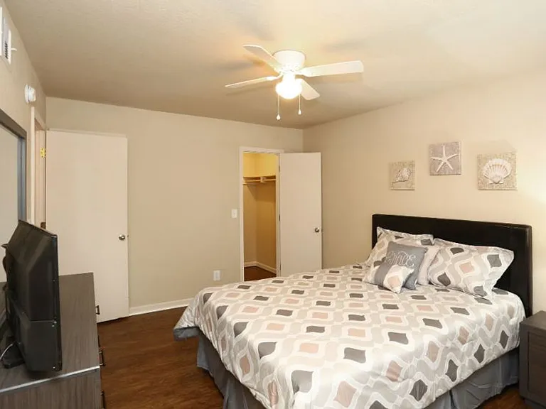 Preston Square Apartments - Now Offering $200 Off Move-In Costs! — Photo 15
